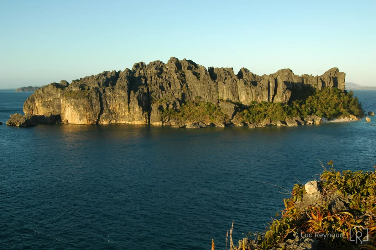 Falaises escalade ile Nosy Hara, canal du Mozambique, nord Madagascar